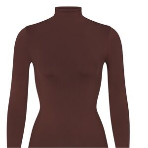 SKIMS Soft smoothing turtleneck top